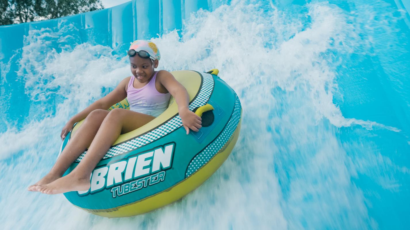 FunWave Toboggan à Bouée au Centre Aquatique de Val d'Europe.