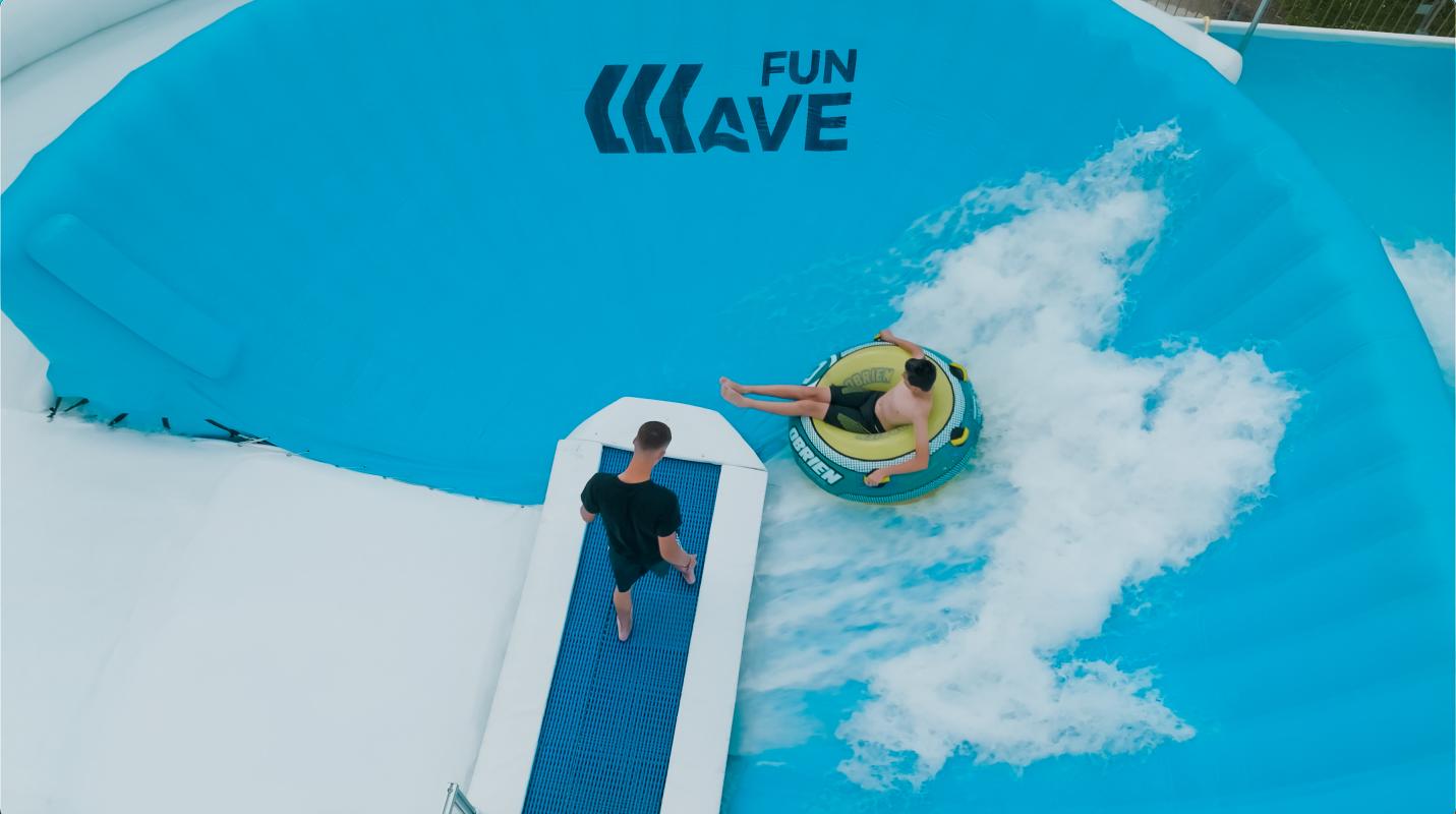 FunWave Toboggan à Bouée au Centre Aquatique de Val d'Europe.